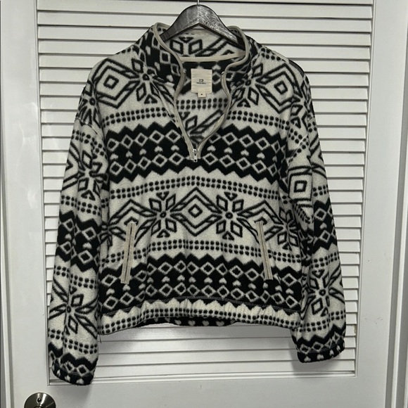 Thread & Supply Tops - Thread + Supply Black and White Nordic Patterned Quarter Zip Front pocket